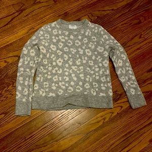 Old Navy Medium Gray Leopard Print Sweater